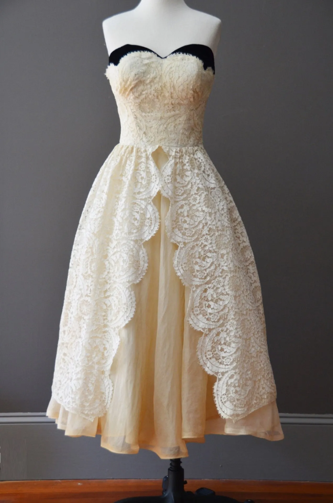 1950's Cream Lace Vintage Dress