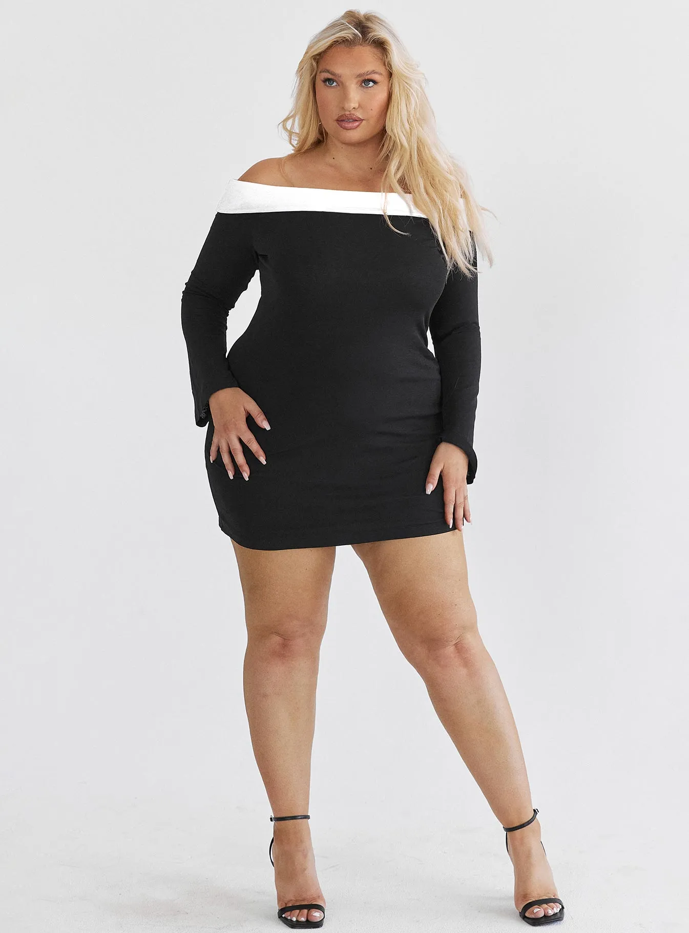 Anya Mini Dress Black / White Curve