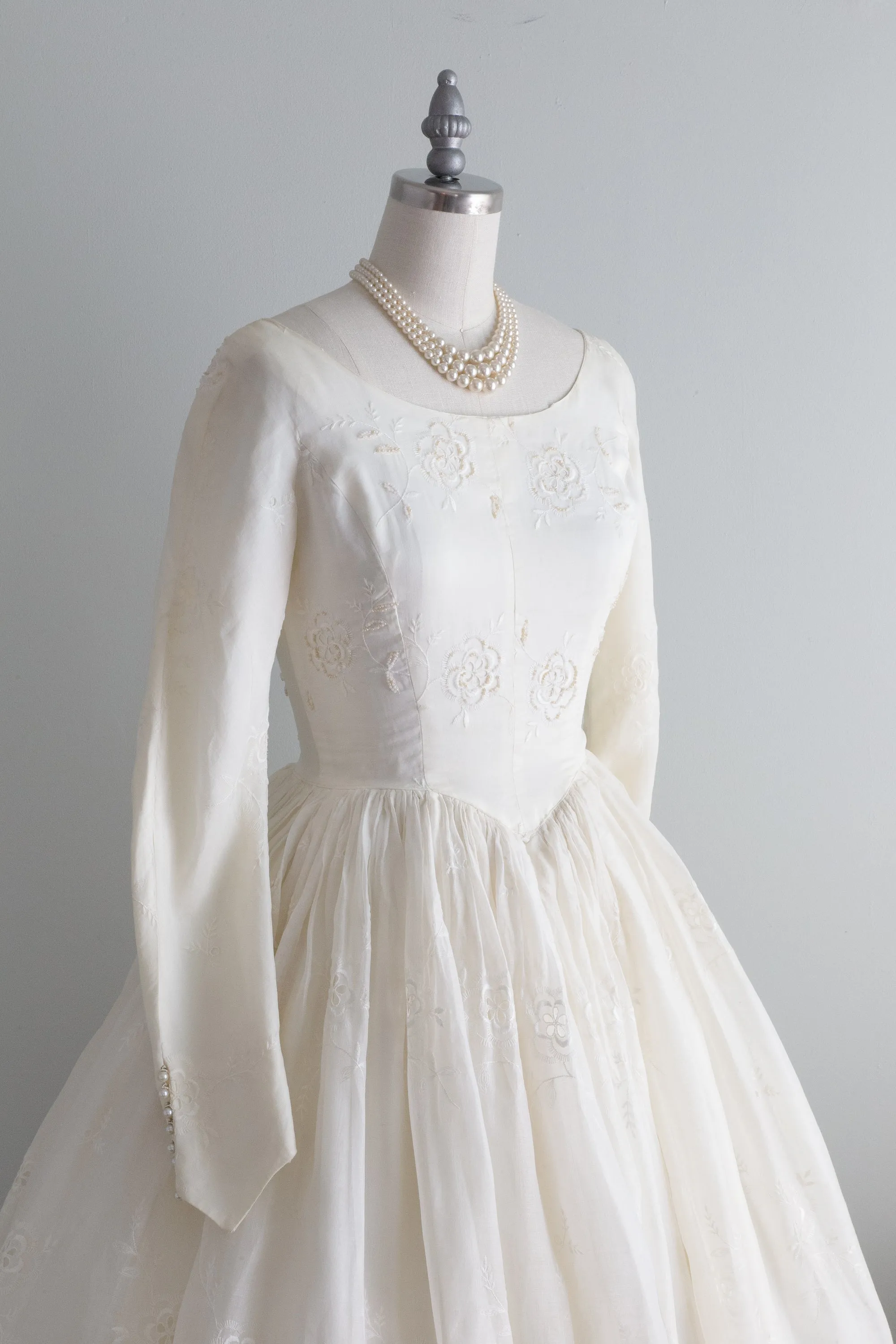 Beautiful 1950's Tea Length Wedding Dress In Cotton Eyelet / Small