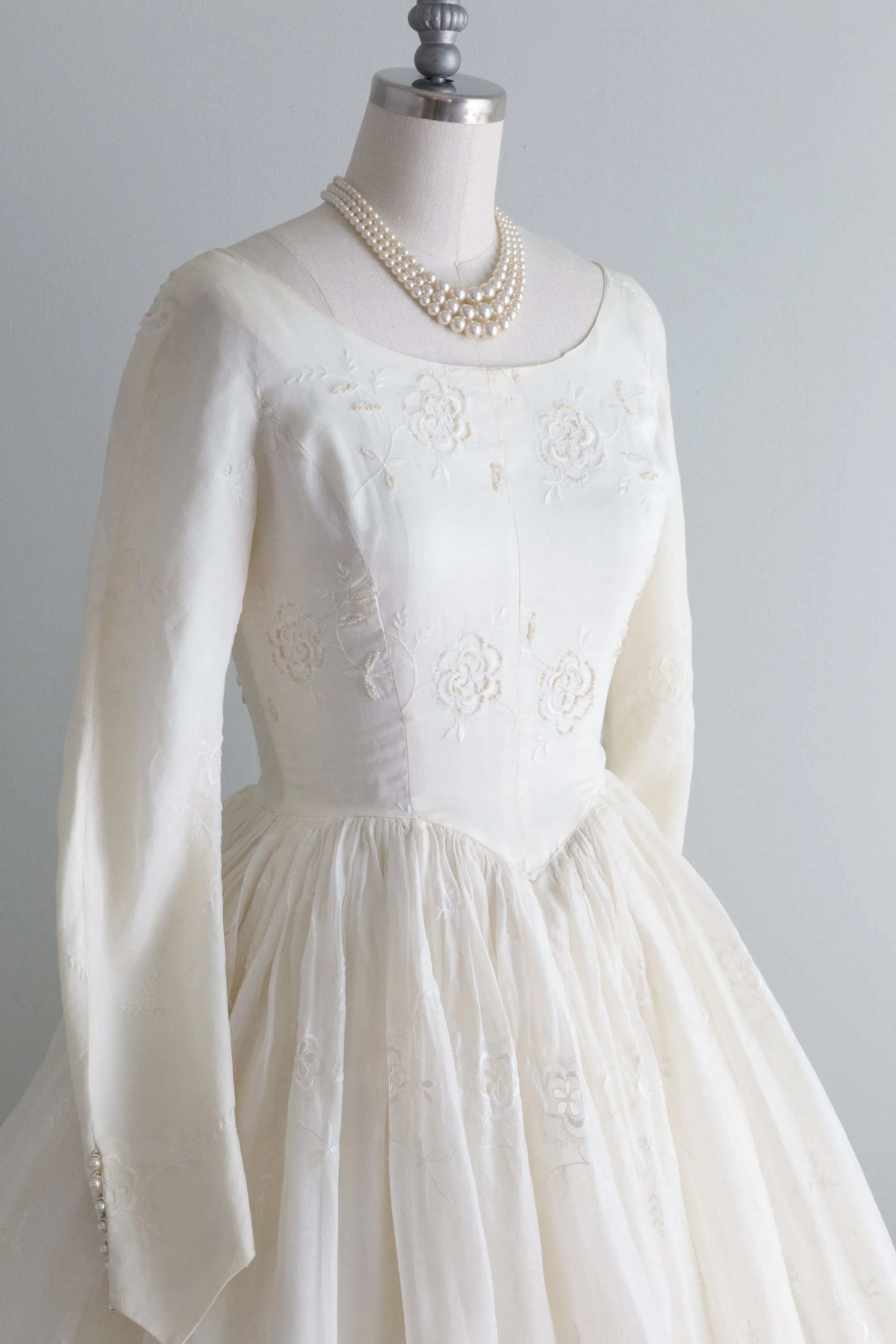 Beautiful 1950's Tea Length Wedding Dress In Cotton Eyelet / Small