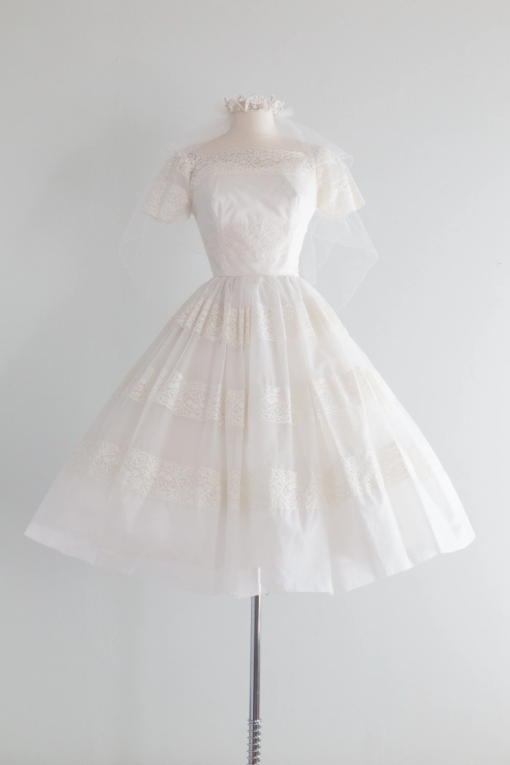 Darling 1950's Tea Length Wedding Dress and Veil / Waist 26"