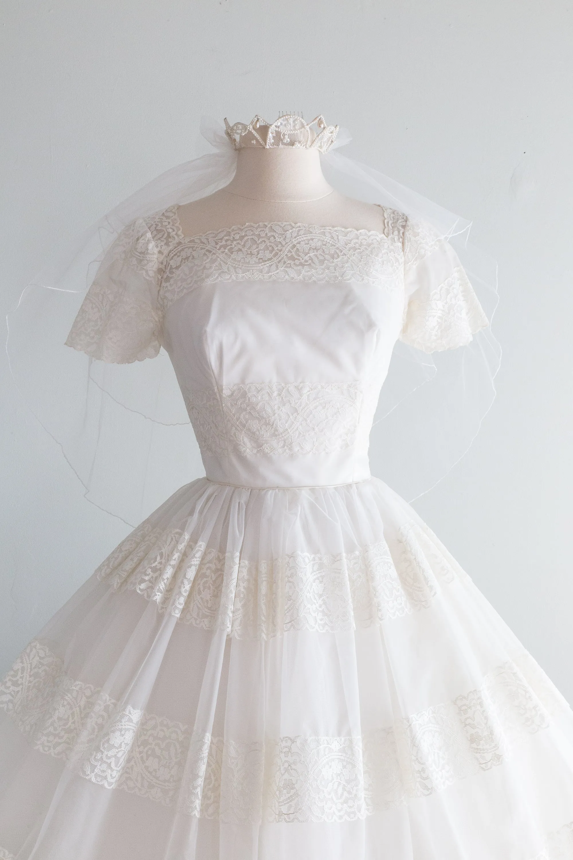 Darling 1950's Tea Length Wedding Dress and Veil / Waist 26"