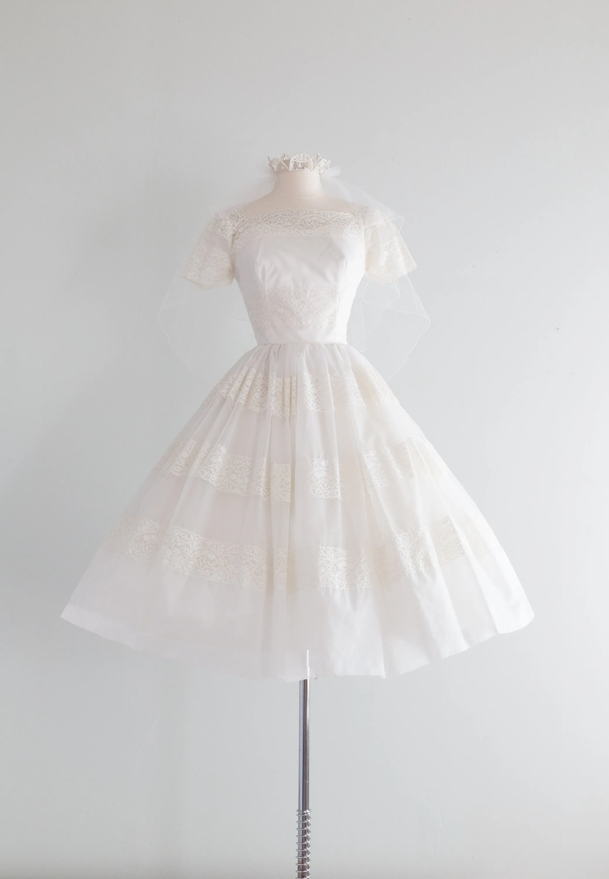 Darling 1950's Tea Length Wedding Dress and Veil / Waist 26"