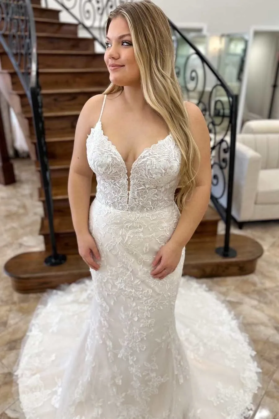 Mermaid Lace Spaghetti Straps Wedding Dress for Curvy Brides