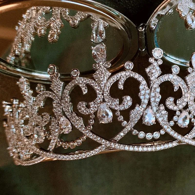 T164. royal bridal rhinestone crown tiara